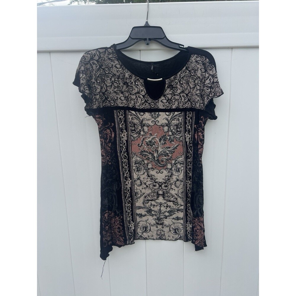 Skinny Minnie Black Top Sz Medium Boho Short Sleeve Rayon